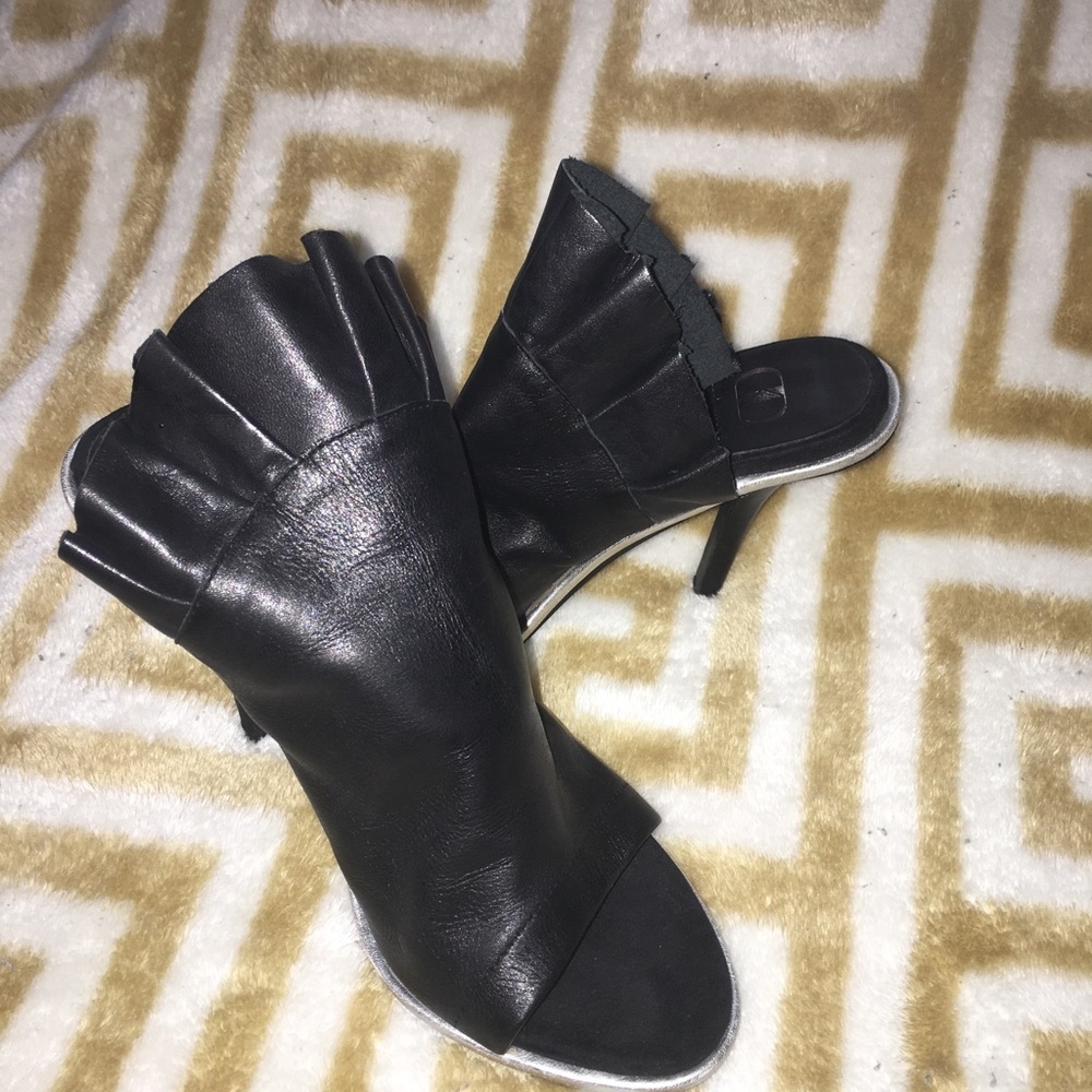 Heels‎ - Picture 3 of 4